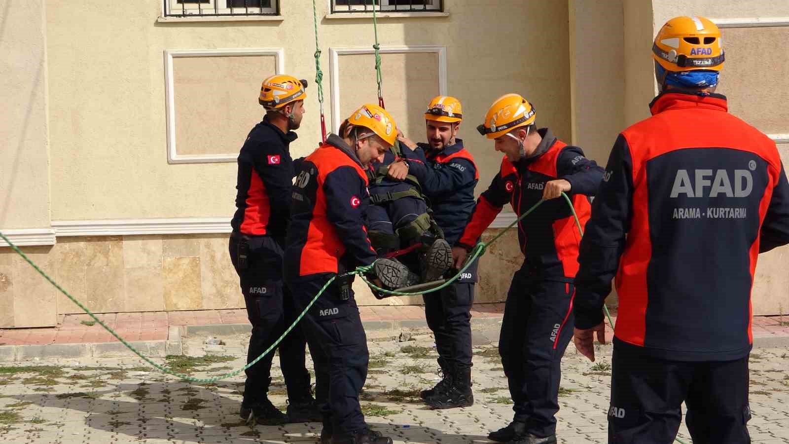 Van’da eş zamanlı deprem tatbikatı