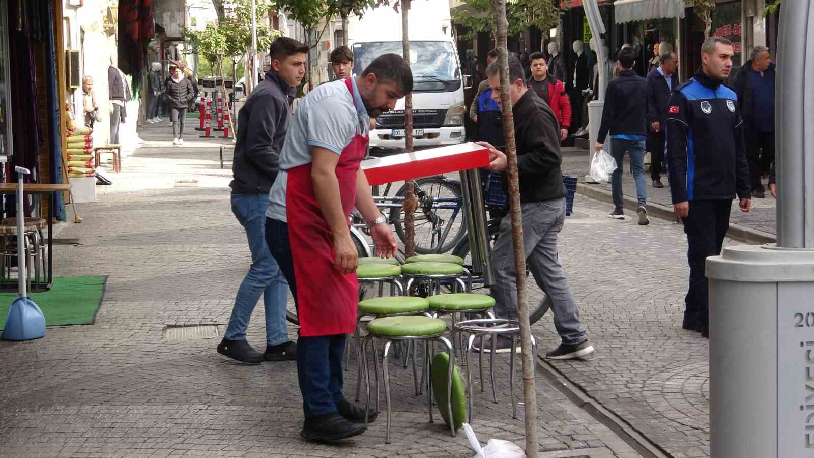 Van’da zabıta yaka kamerasıyla kaldırım denetimi yaptı