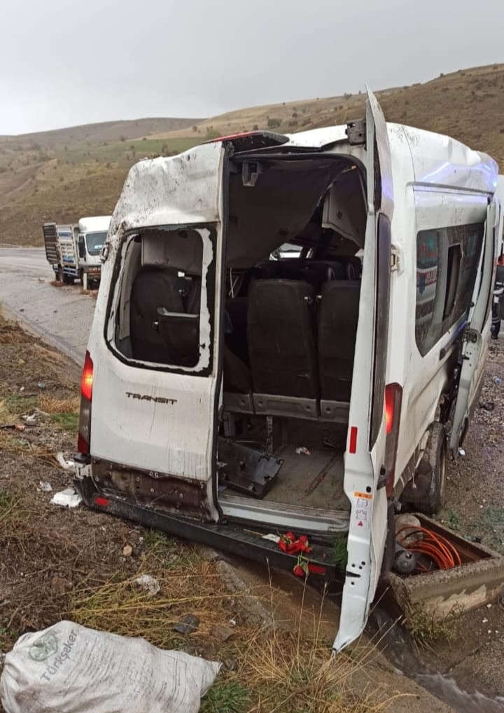 Van’da yolcu minibüsü takla attı: 7 yaralı