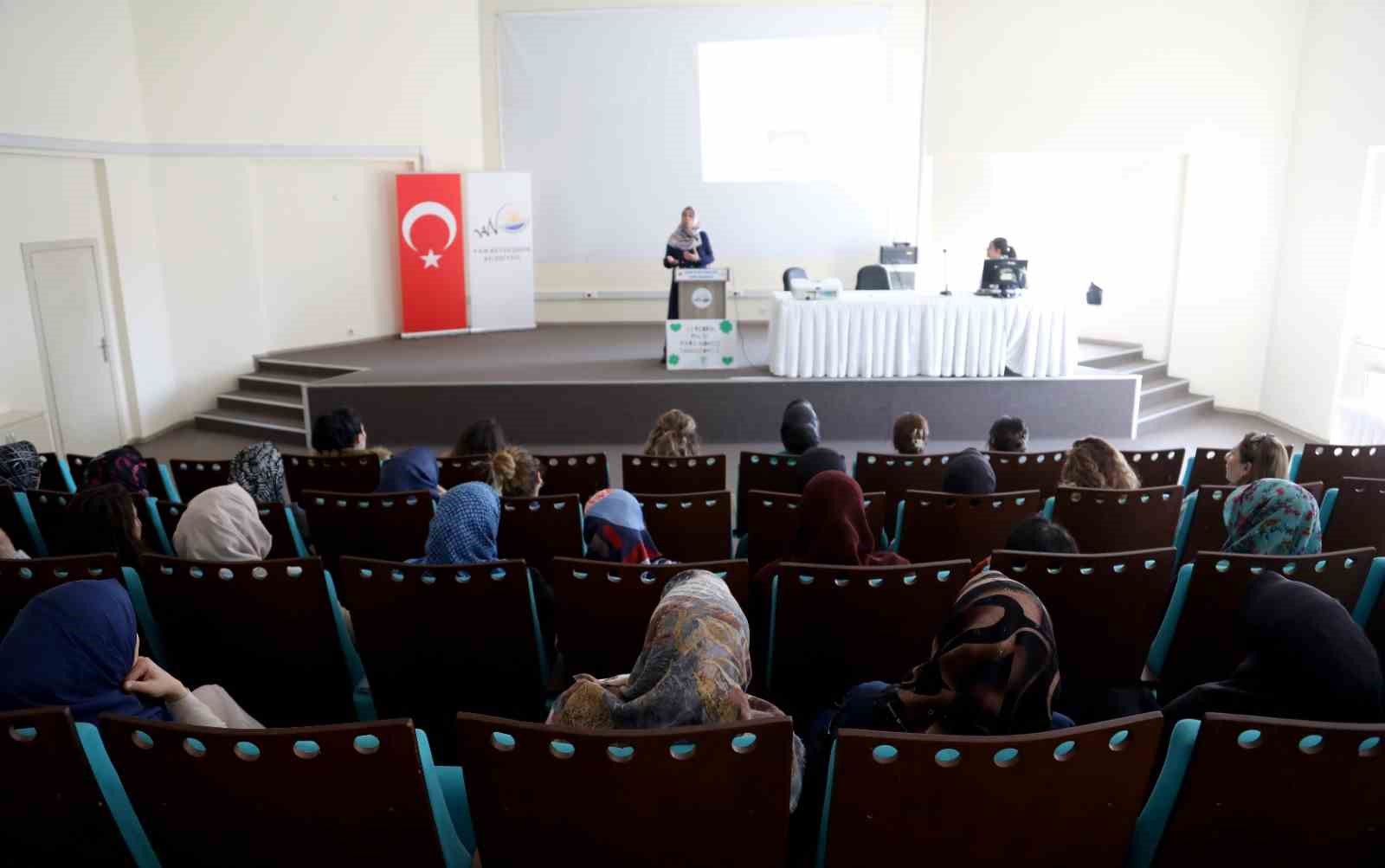 Van Büyükşehir Belediyesinden ‘aile içi iletişim’ semineri
