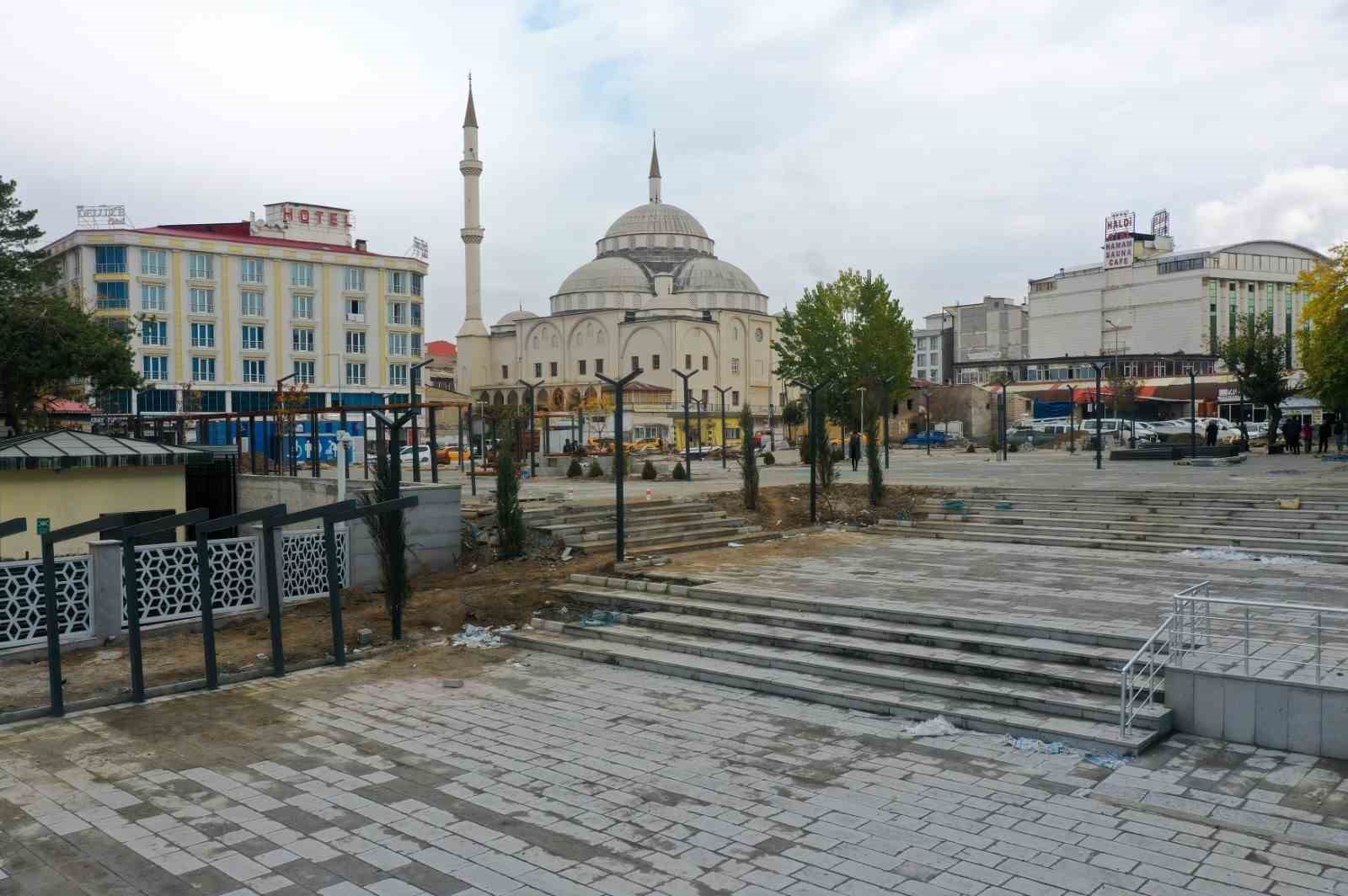 Van Kent Meydanı açılış için gün sayıyor