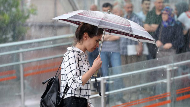Meteoroloji'den aralarında İstanbul, Ankara ve İzmir'in olduğu 66 il için sarı ve turuncu kodlu uyarı