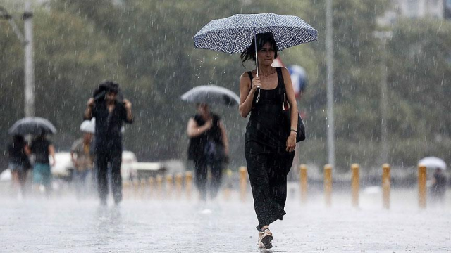 Meteoroloji'den aralarında İstanbul, Ankara ve İzmir'in olduğu 66 il için sarı ve turuncu kodlu uyarı