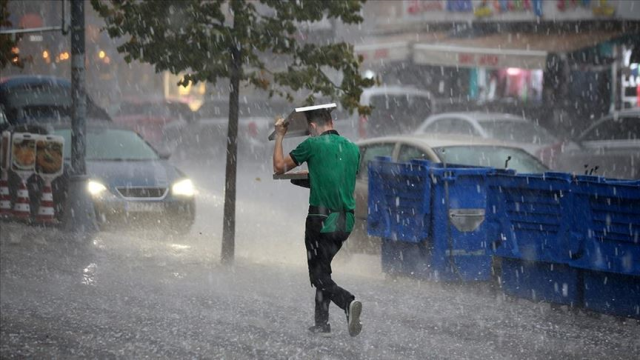 Meteoroloji'den aralarında İstanbul, Ankara ve İzmir'in olduğu 66 il için sarı ve turuncu kodlu uyarı