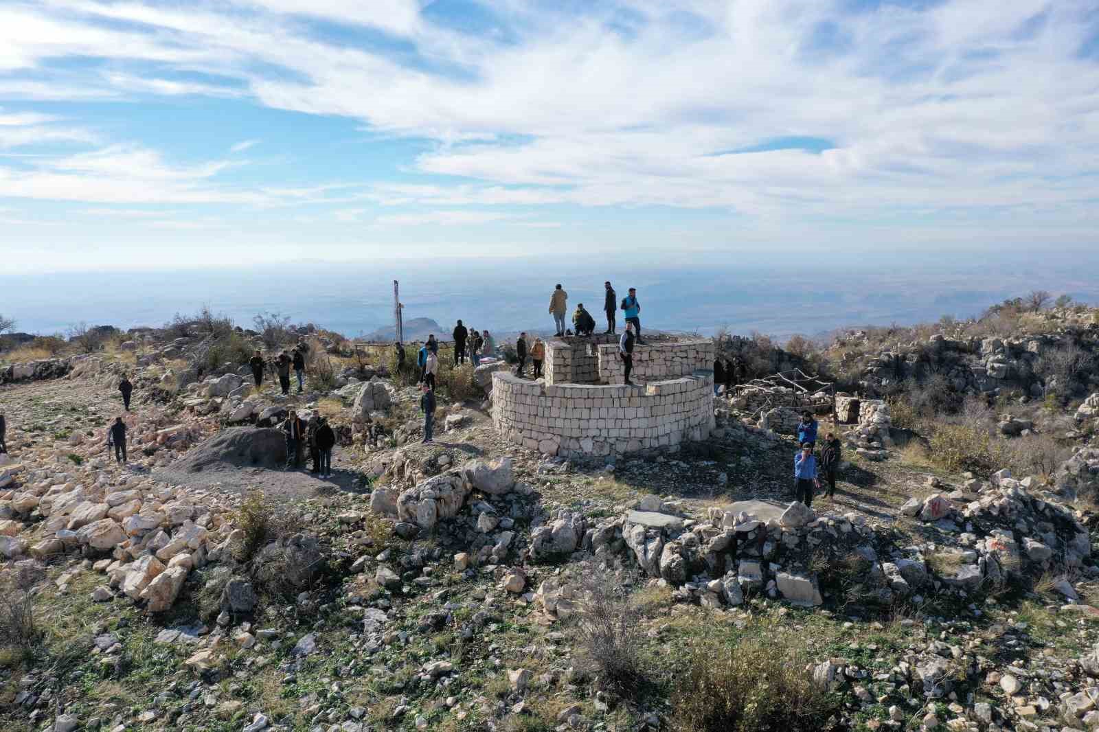 Off-road pilotları terörden temizlenen Gabar Dağı’nda Türk bayrağı açtı