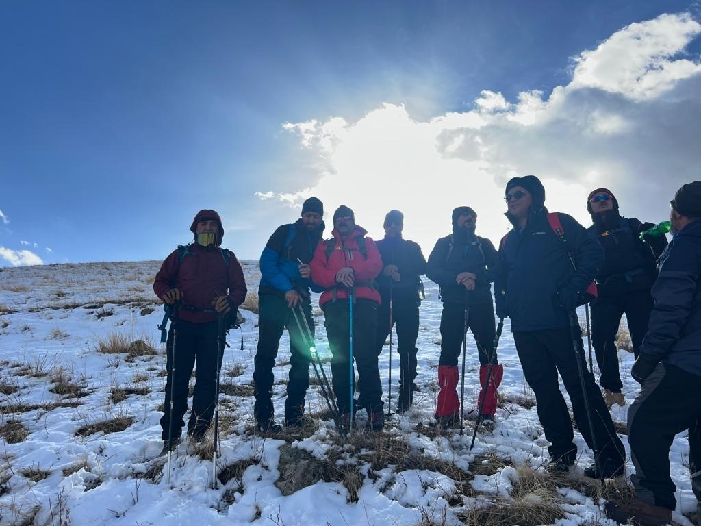 Van Gölü aktivistleri Pamuk Dağı’nda Filistin bayrağı açtı