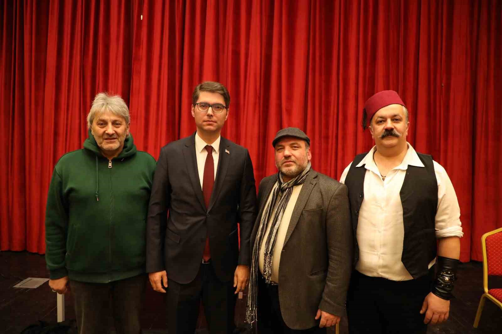 Erciş’te ‘tek perdelik komedi’ oyunu sahnelendi