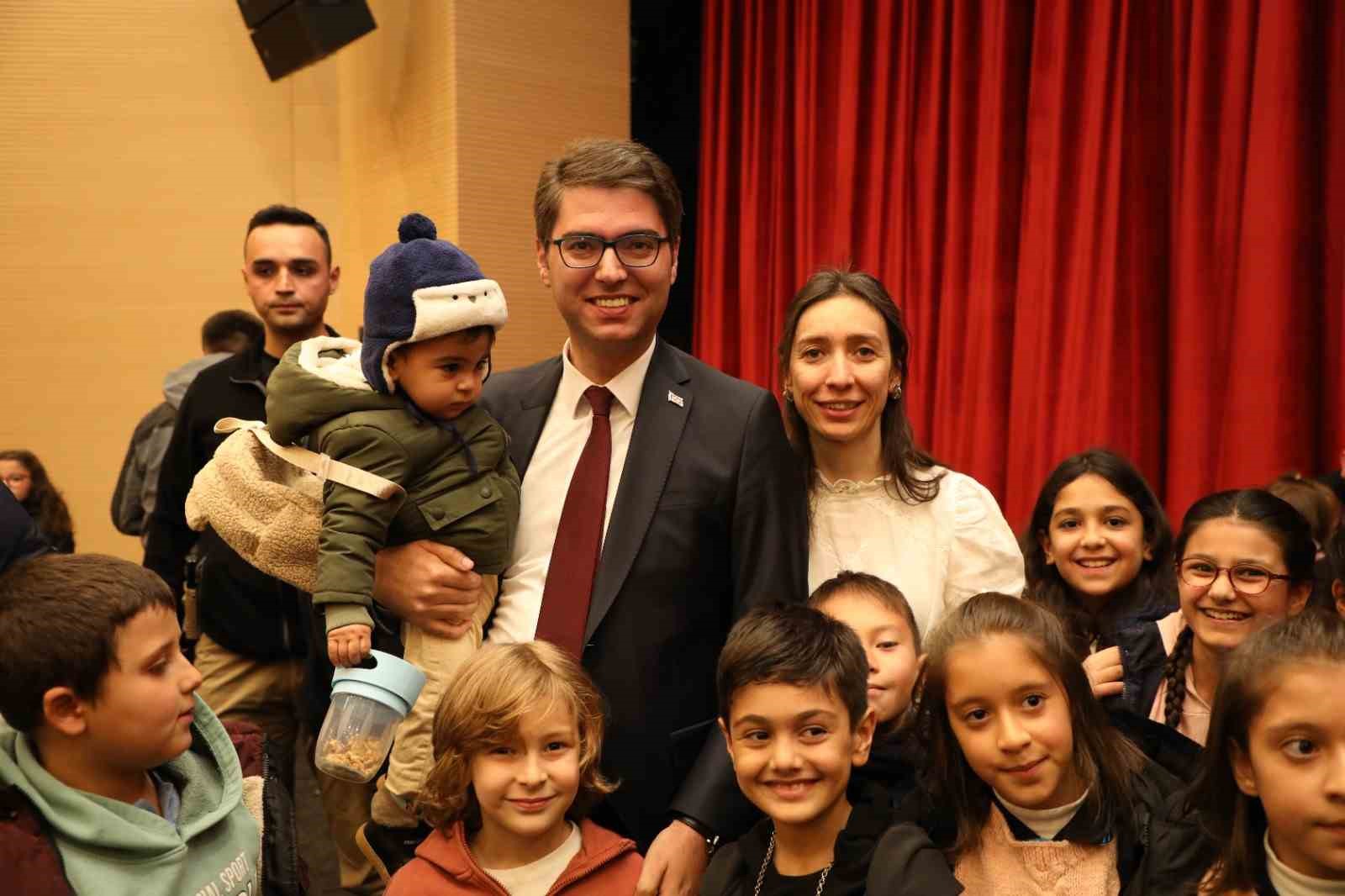 Erciş’te ‘tek perdelik komedi’ oyunu sahnelendi