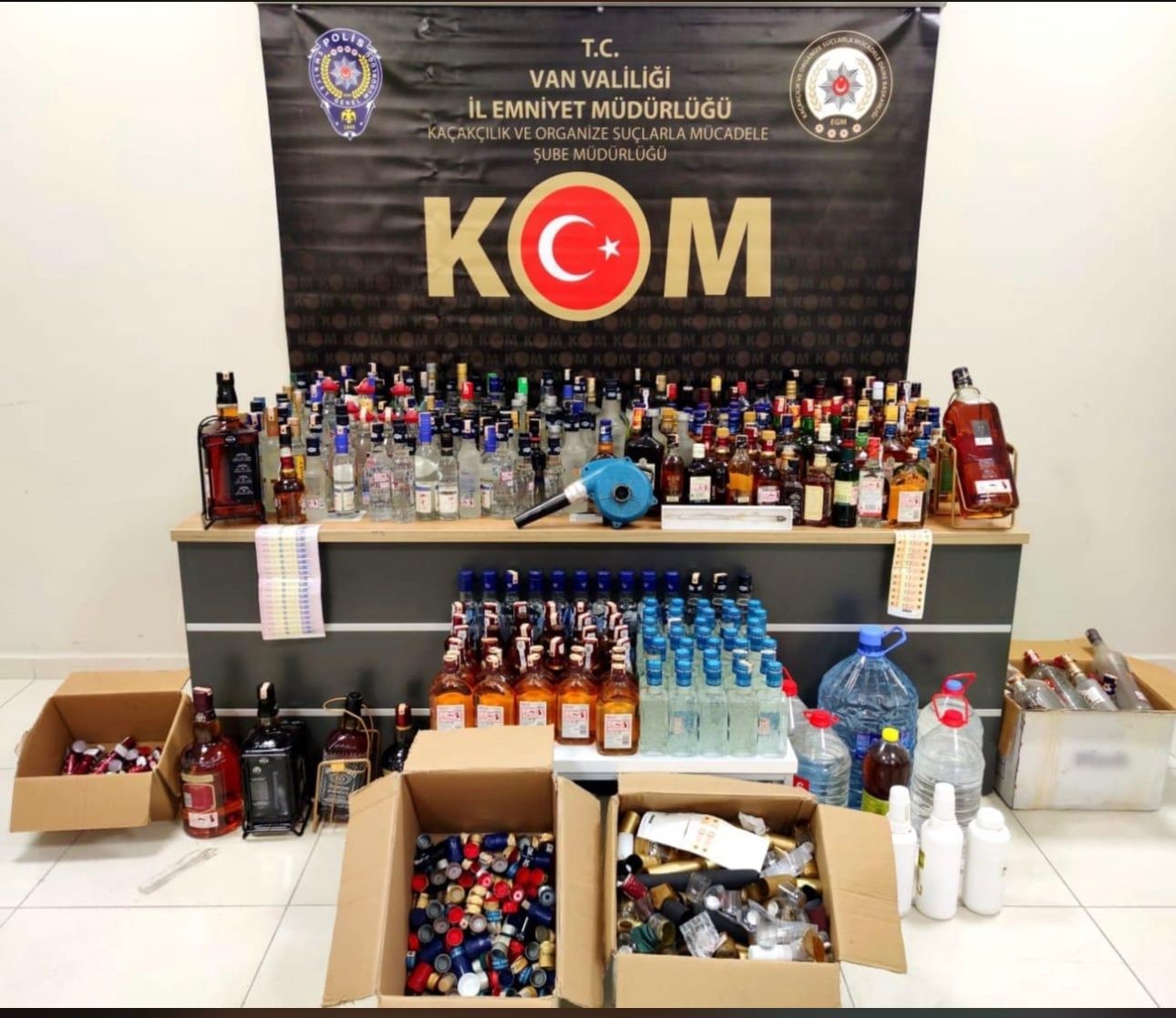 Van’da gümrük kaçağı malzemeler ele geçirildi