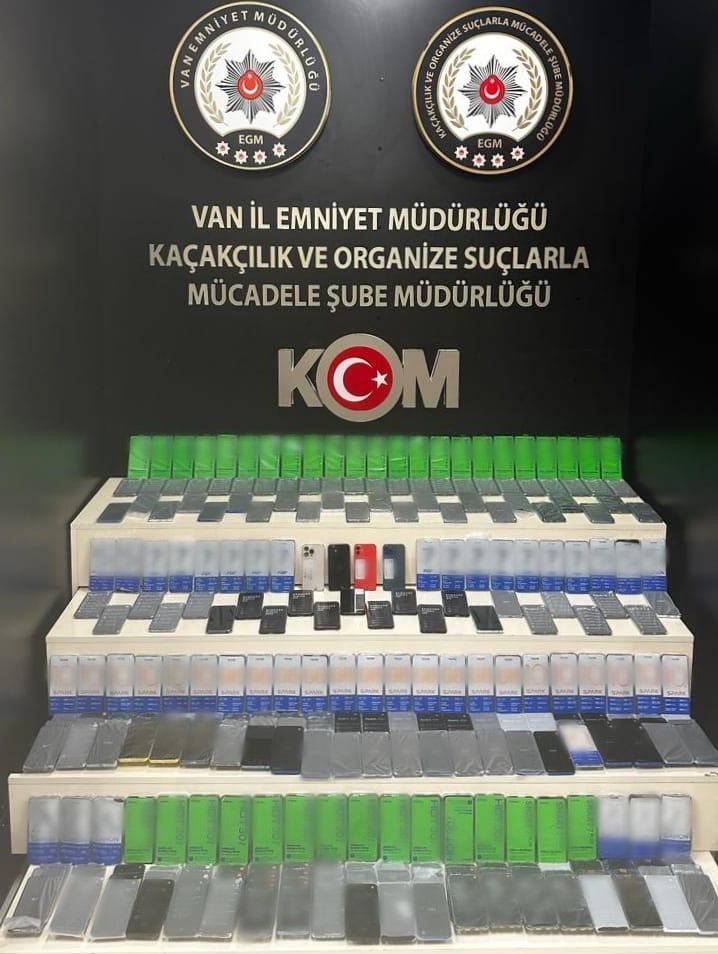 Van’da gümrük kaçağı malzemeler ele geçirildi