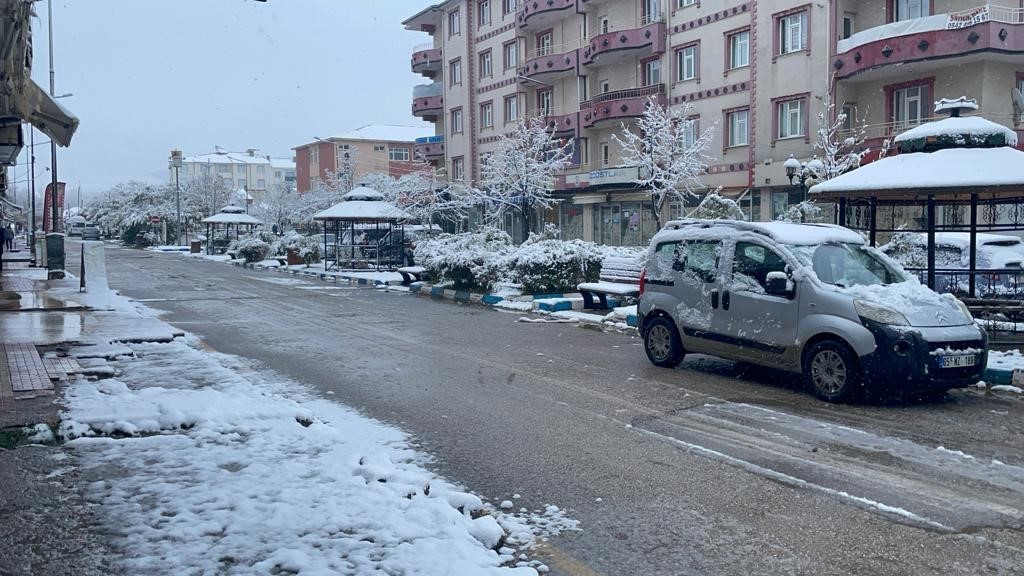 Muradiye’de kar yağışı