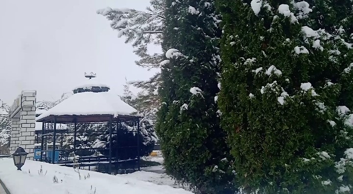 Özalp’a mevsimin ilk karı yağdı