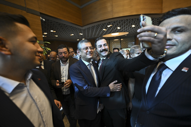 CHP'nin yeni başkanı Özgür Özel, 81 il başkanı ile bir araya geldi: Partimize yakışır bir PM listesi yapacağız