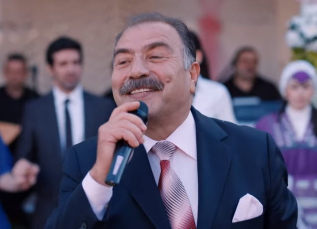 Türk Halk Müziği sanatçısı Mustafa Küçük ve komşusu arasında kavga çıktı! Olay anı kamerada