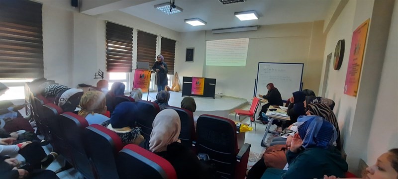 Erciş’te ‘Aile Akademisi’ eğitimleri devam ediyor