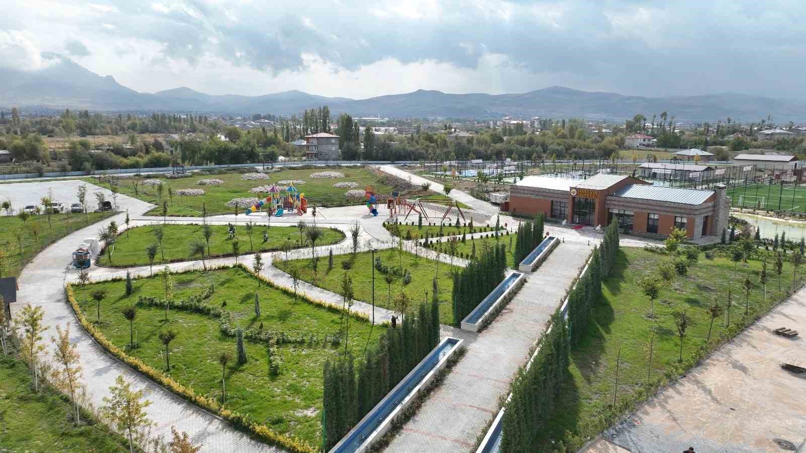 İpekyolu’nda 90 bin metrekarelik park hizmete açıldı