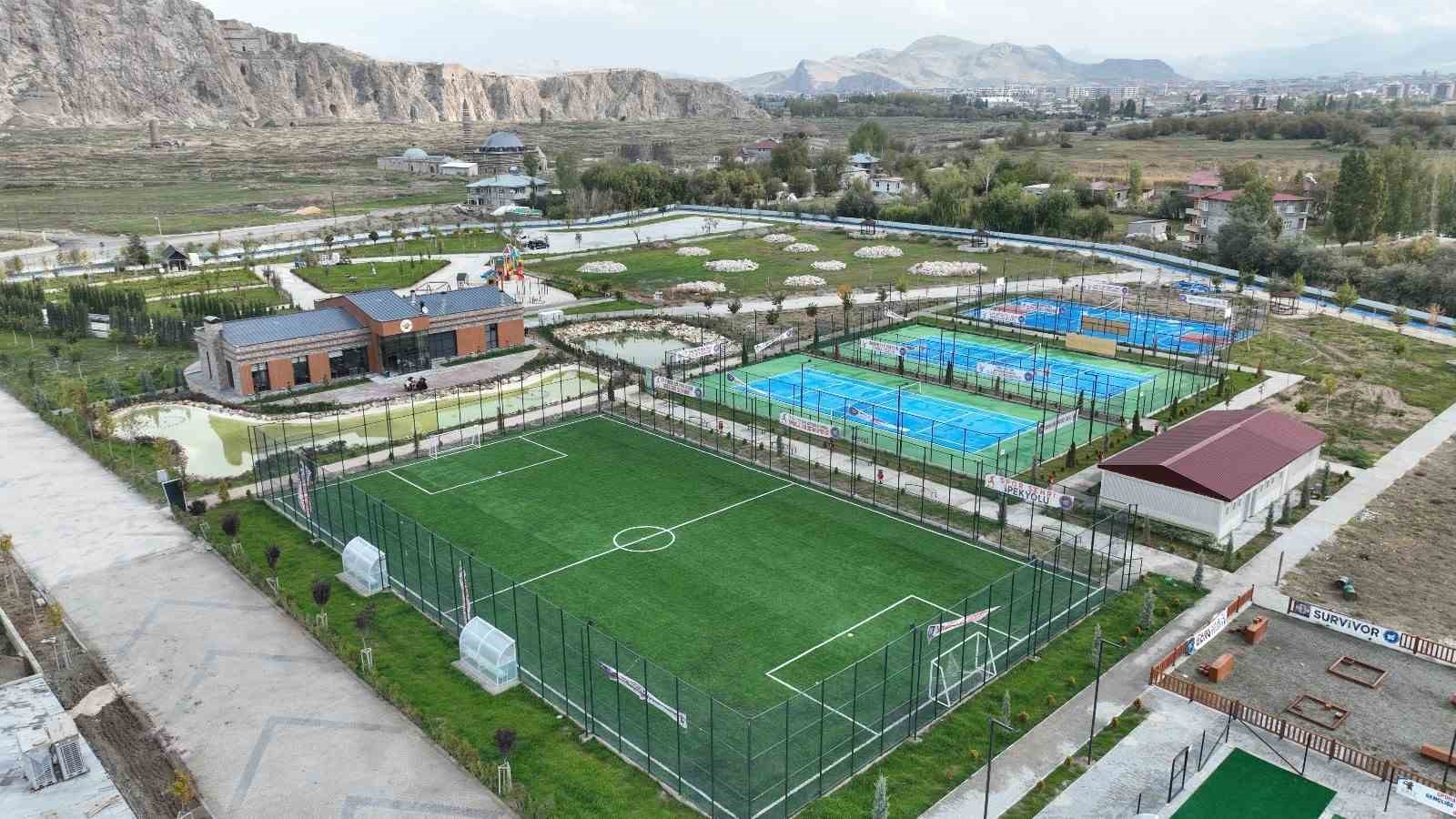 İpekyolu’nda 90 bin metrekarelik park hizmete açıldı