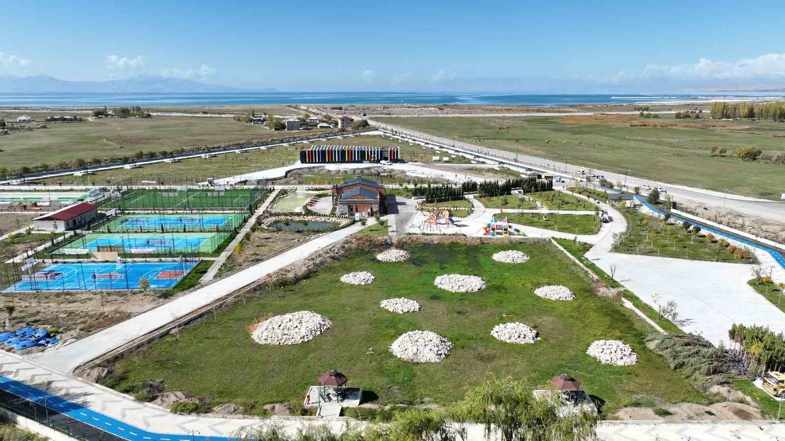İpekyolu’nda 90 bin metrekarelik park hizmete açıldı