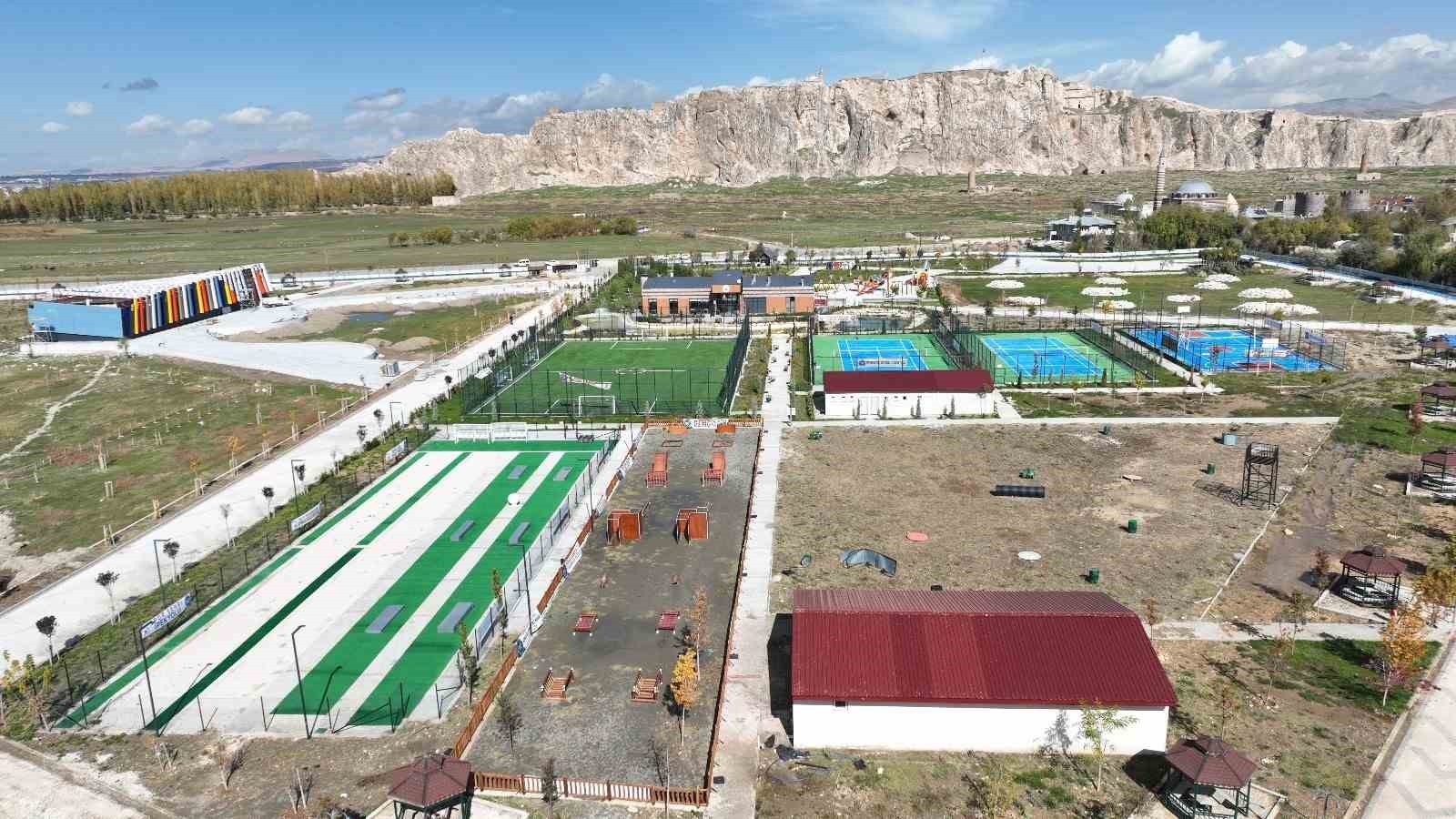 İpekyolu’nda 90 bin metrekarelik park hizmete açıldı