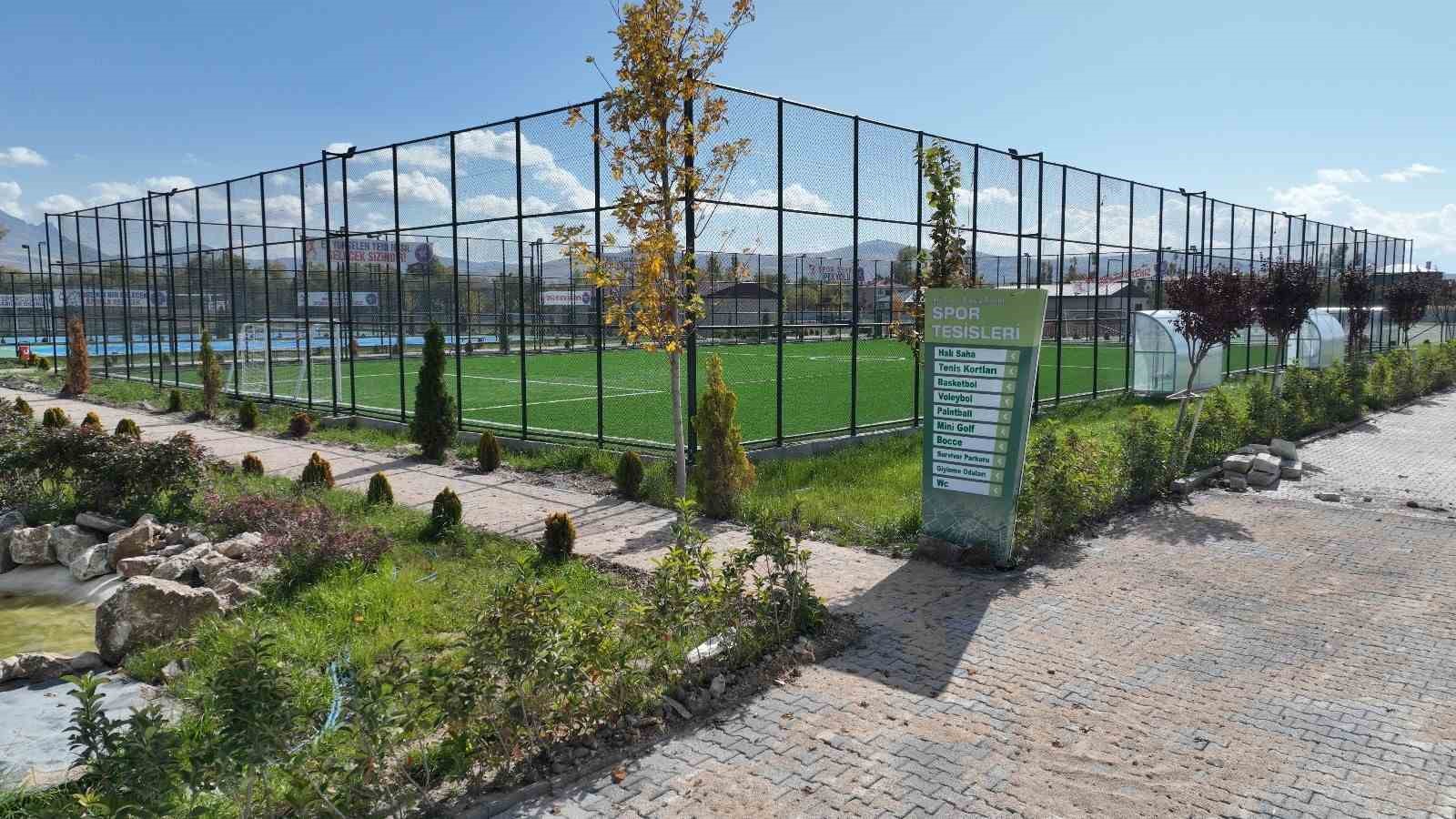 İpekyolu’nda 90 bin metrekarelik park hizmete açıldı