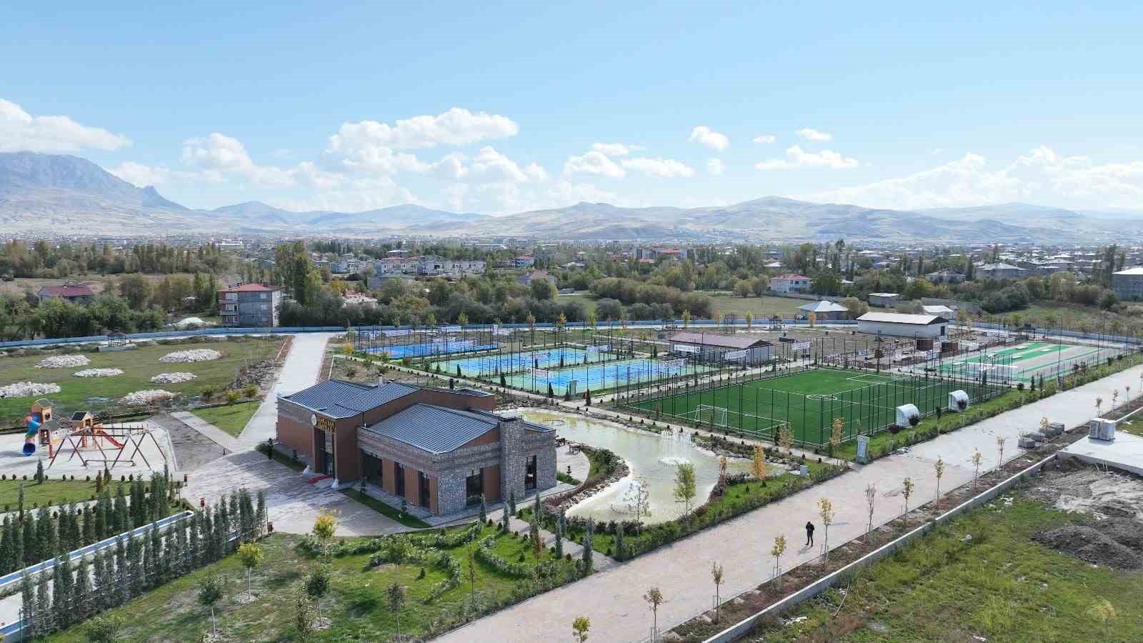 İpekyolu’nda 90 bin metrekarelik park hizmete açıldı