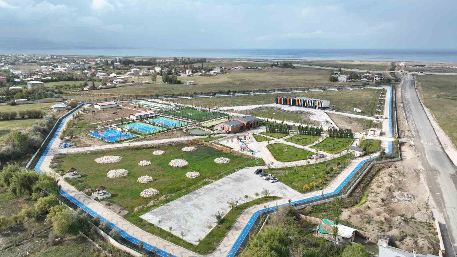 İpekyolu’nda 90 bin metrekarelik park hizmete açıldı