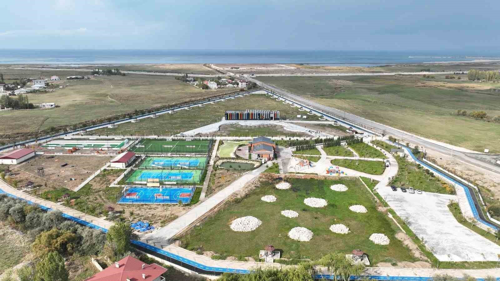 İpekyolu’nda 90 bin metrekarelik park hizmete açıldı