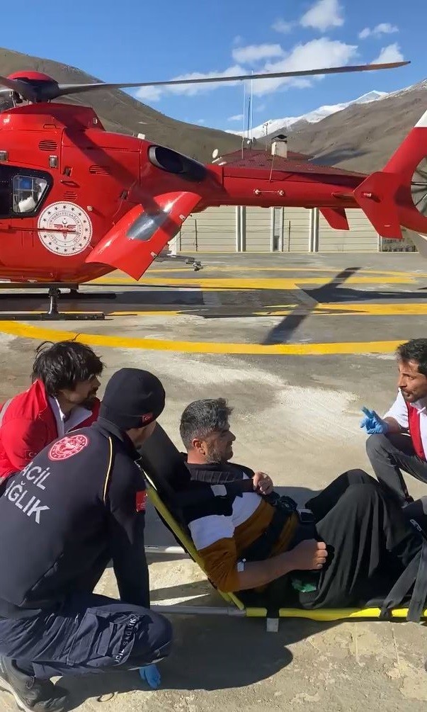 Van'da helikopter 36 yaşındaki hasta için havalandı