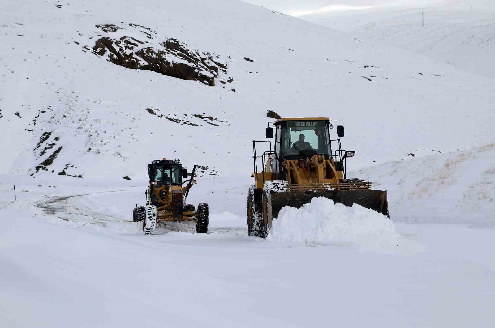Van’da 600 personelle karla mücadele çalışması