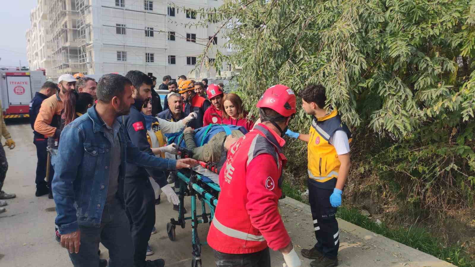 Van’da inşaat balkonu çöktü: 1 yaralı