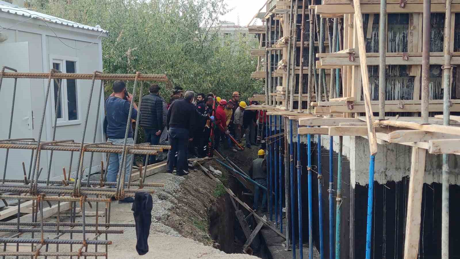Van’da inşaat balkonu çöktü: 1 yaralı