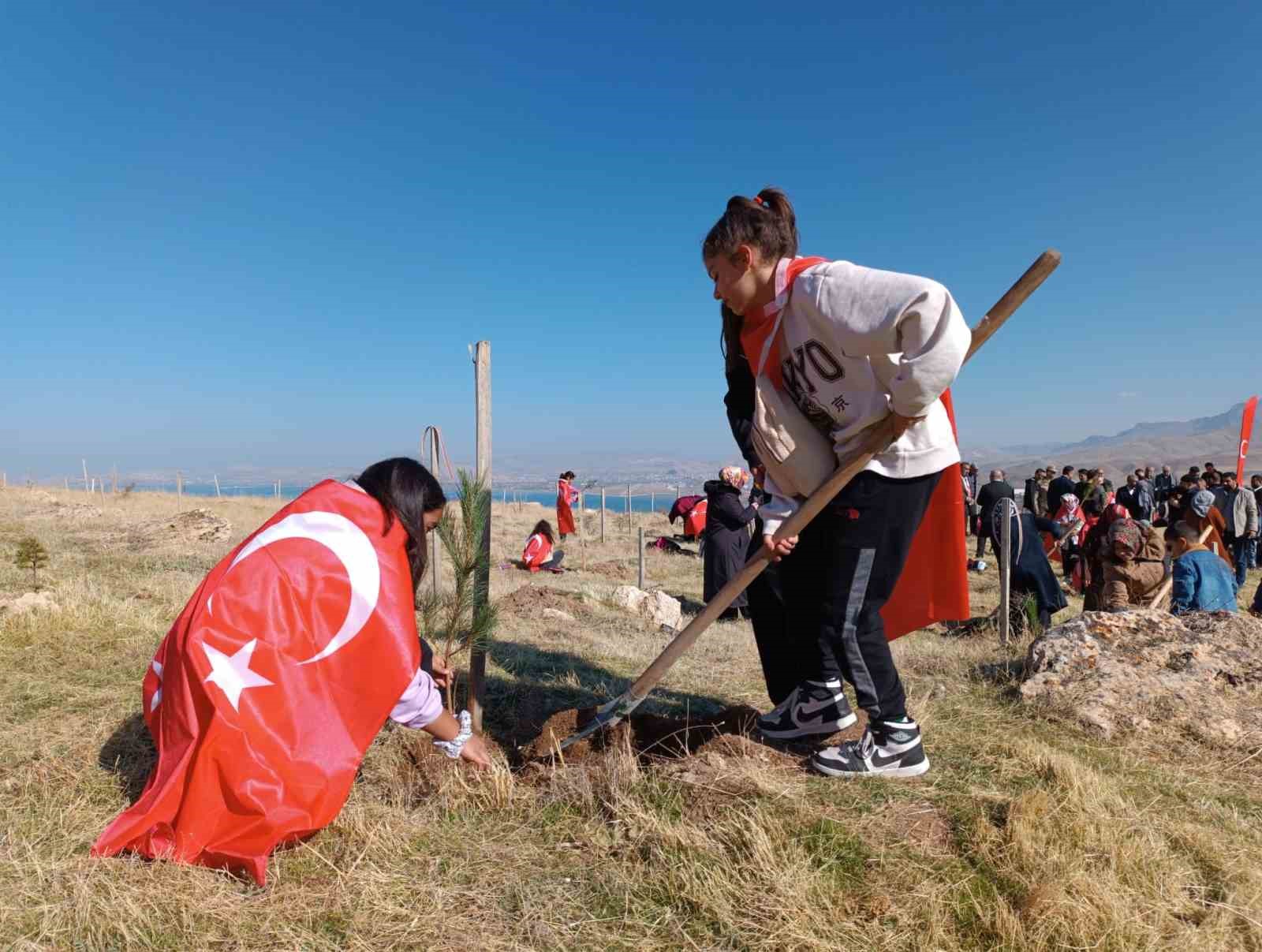 Van’da Gazzeli çocuklar adına fidan dikildi