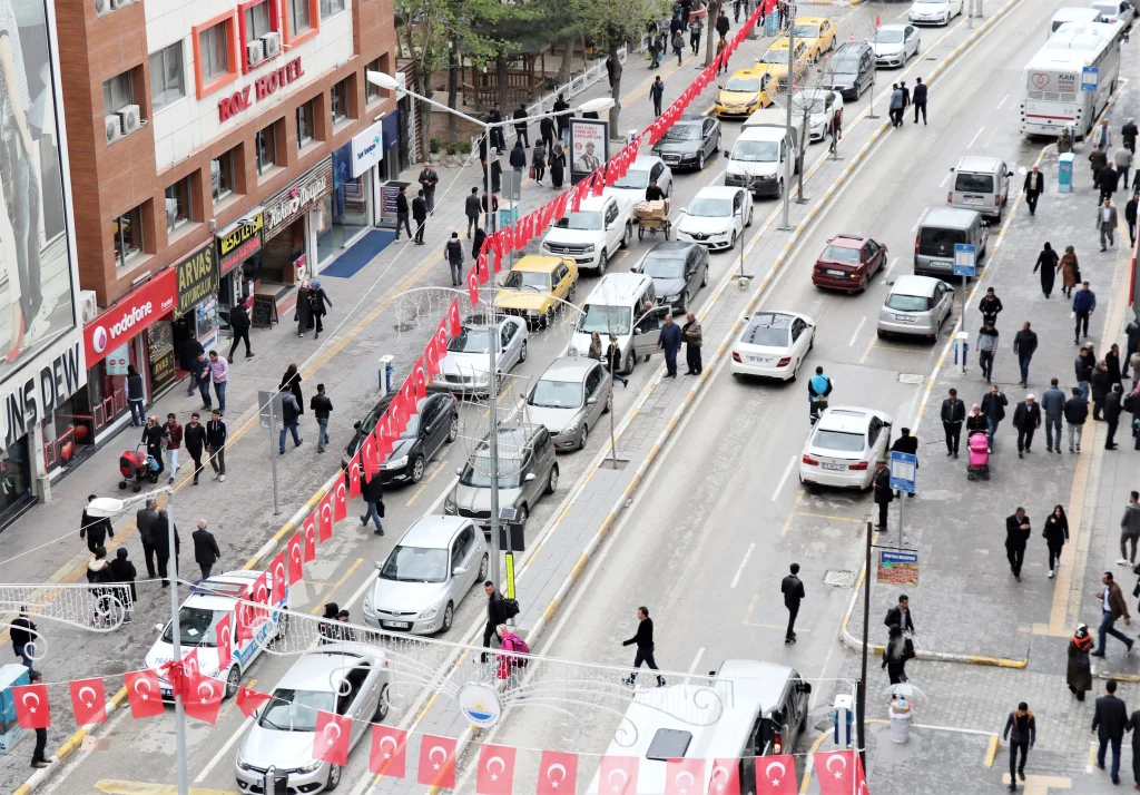 Van'ın trafik çilesi büyüyor! ne zaman bitecek