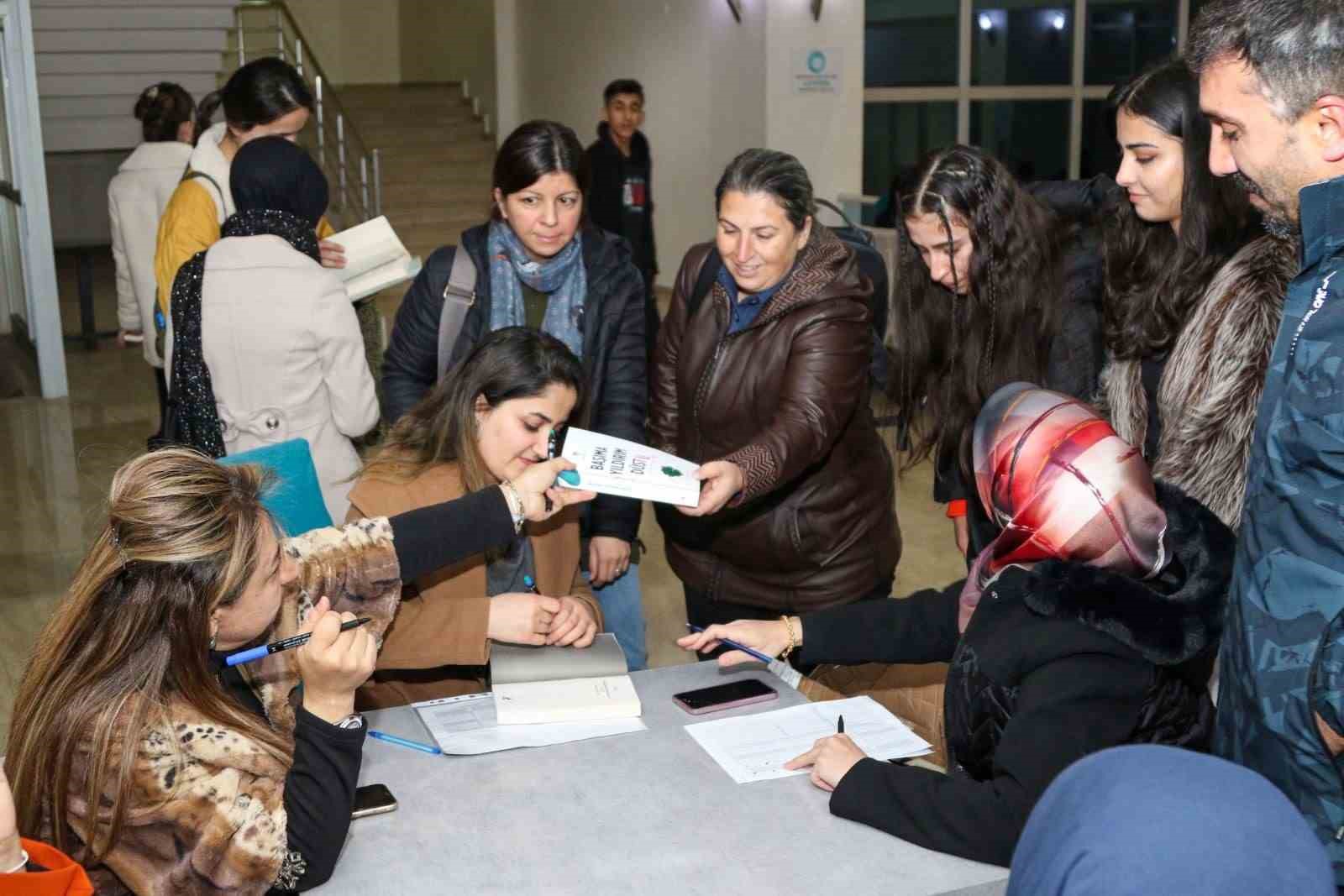 Van’da ‘Scapın’ın Dolapları’ oyunu sahnelendi