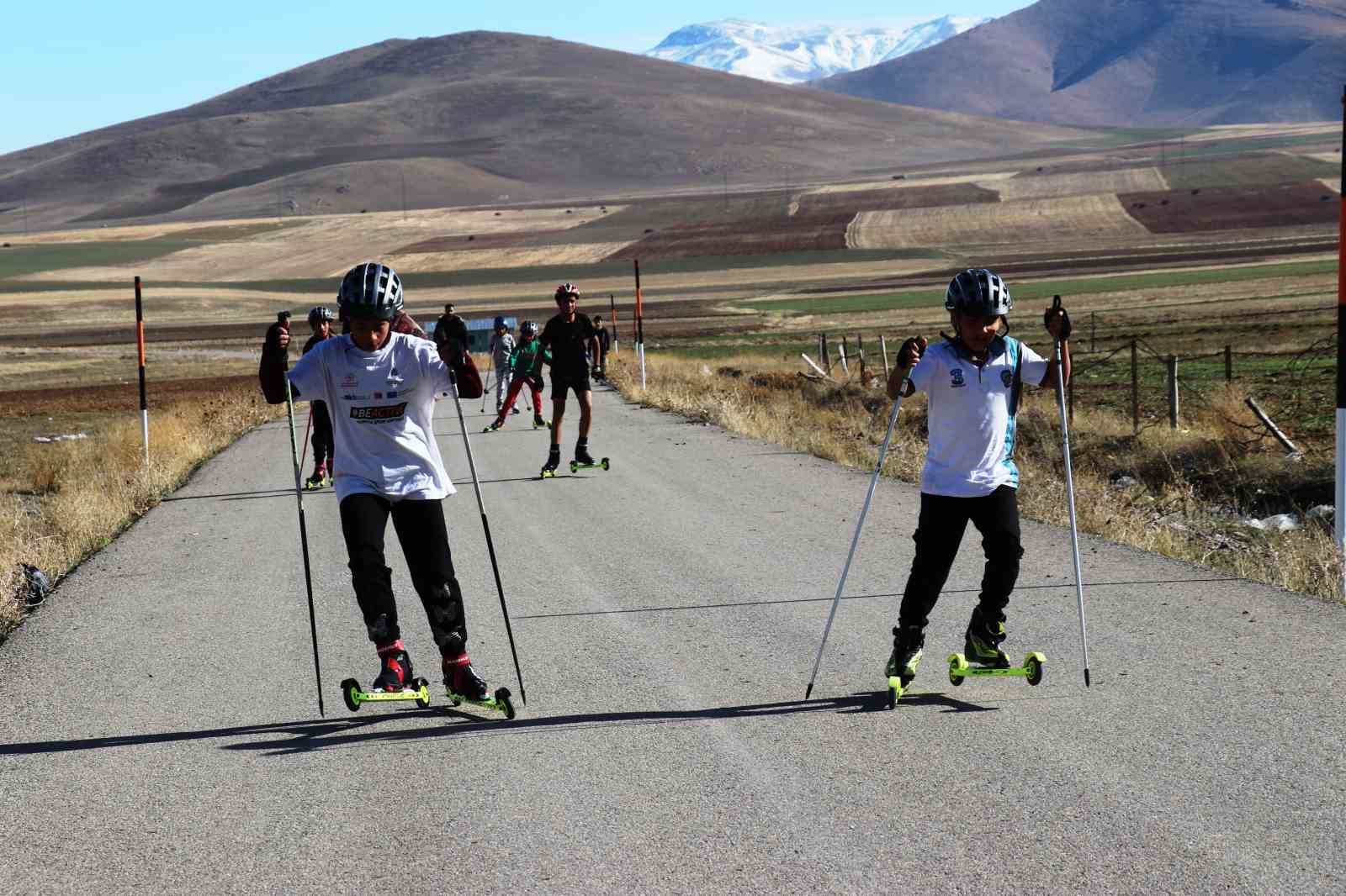 Vanlı kayakçılara kayaklı koşu şampiyonasına hazırlanıyorlar