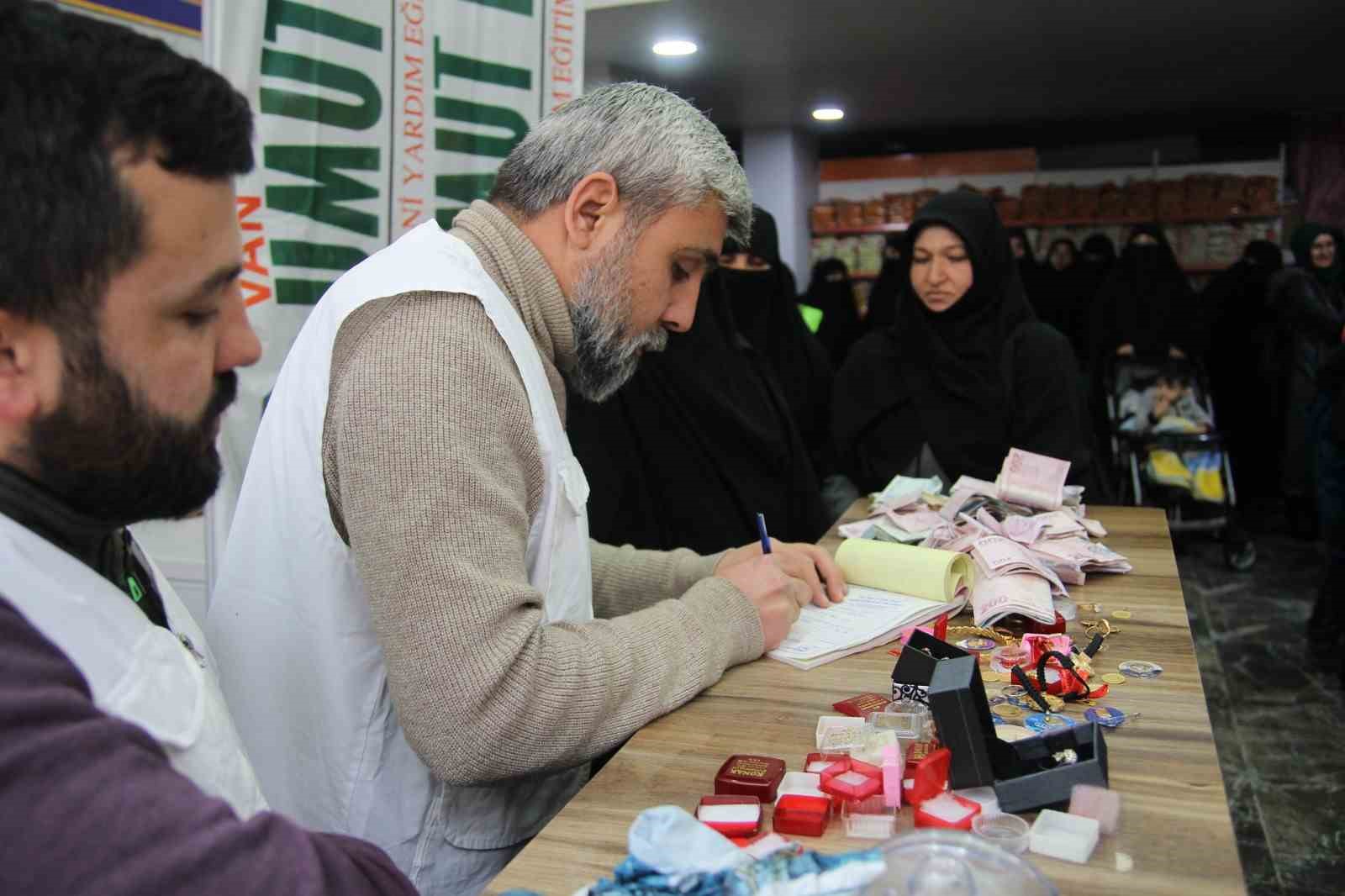 Vanlı kadınlar ziynet eşyalarını Gazze’ye bağışladı