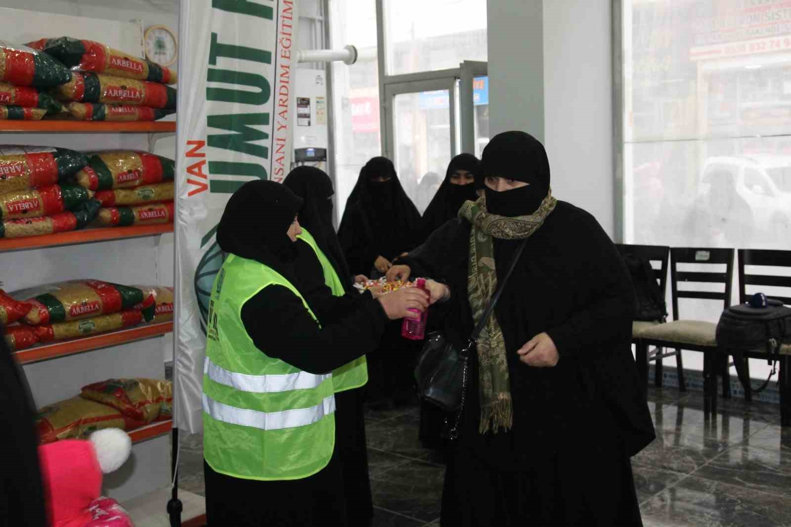 Vanlı kadınlar ziynet eşyalarını Gazze’ye bağışladı