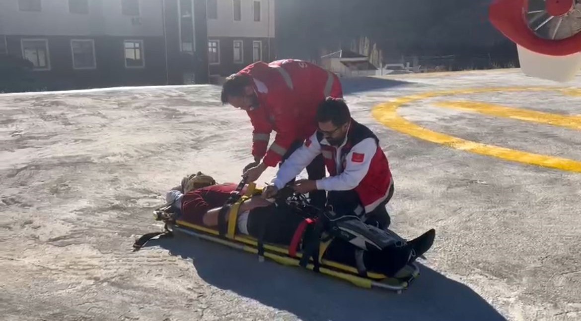 Trafik kazasında yaralanan şahıs için ambulans helikopter havalandı