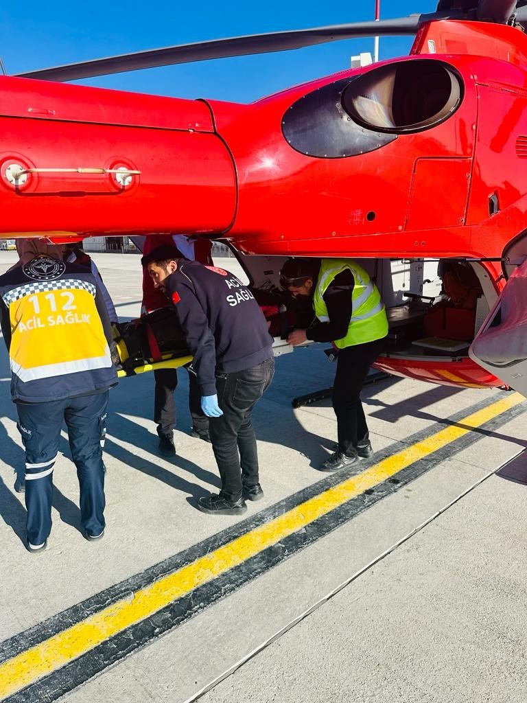 Trafik kazasında yaralanan şahıs için ambulans helikopter havalandı