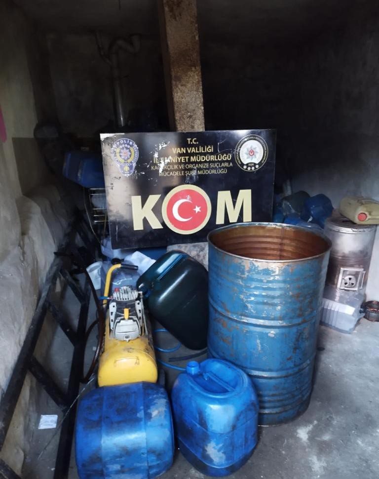 Van’da gümrük kaçağı malzemeler ele geçirildi
