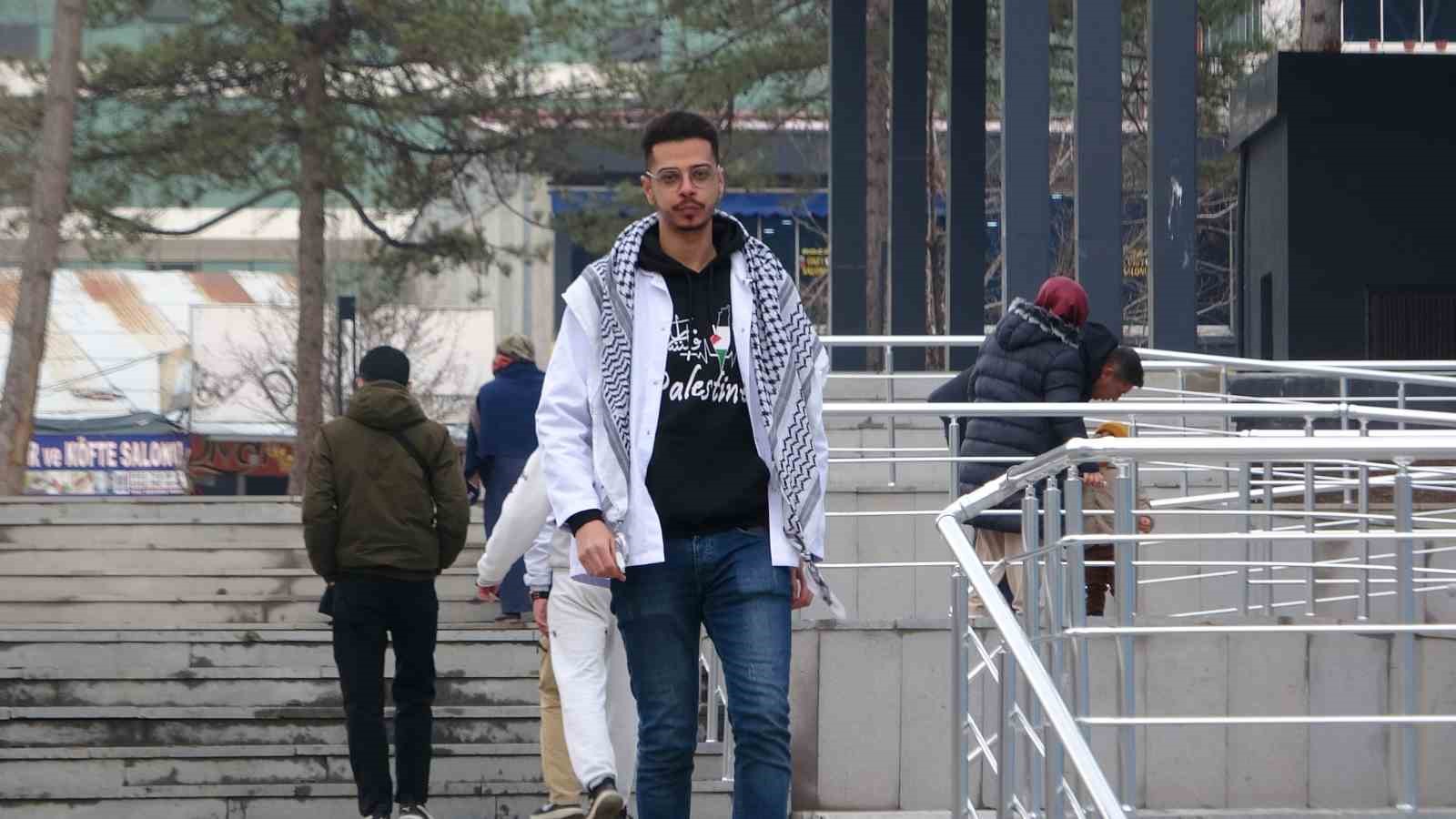Gazzeli öğrenci: “Boykot edin ve Filistin’i destekleyin”