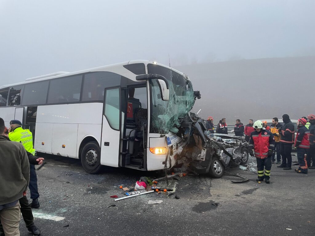 Zincirleme feci kaza! 11 ölü 57 yaralı