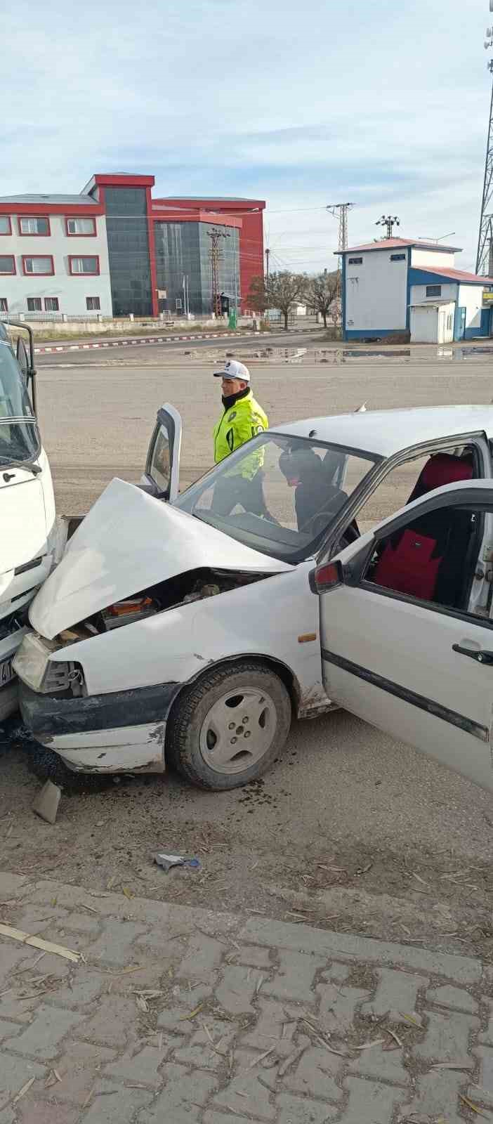 Erciş’te zincirleme trafik kazası: 2 yaralı
