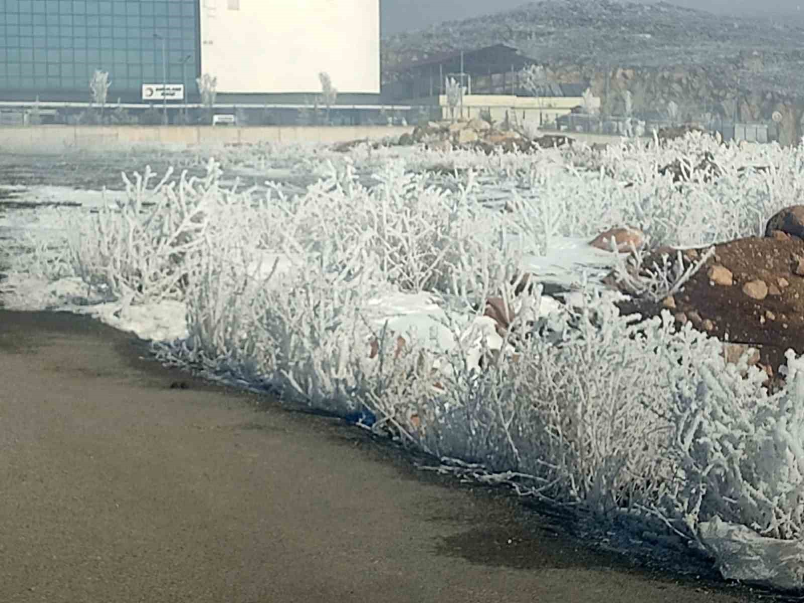 Çaldıran buz kesti