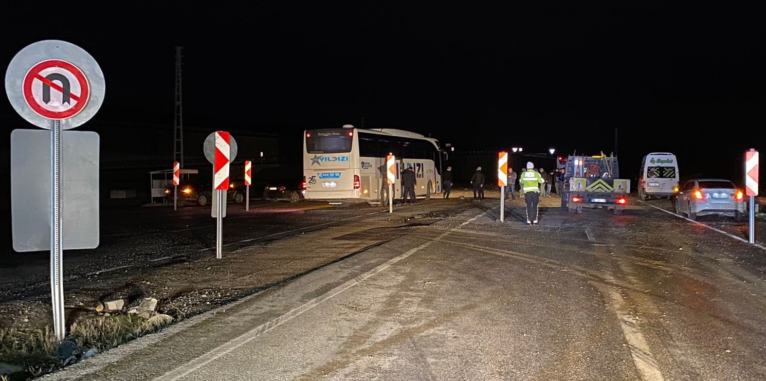 Amasya’da kontrolden çıkan yolcu otobüsü çukura düştü: 6 yaralı