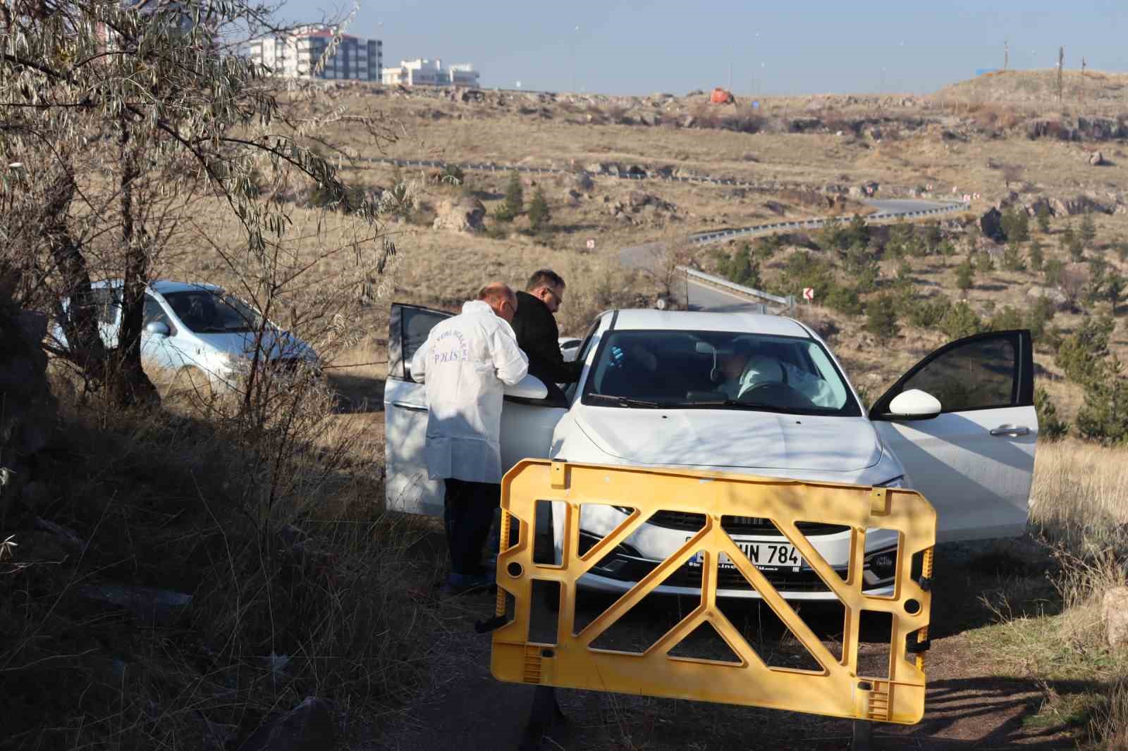 Annesinin aracıyla gittiği dağlık alanda kendini astı