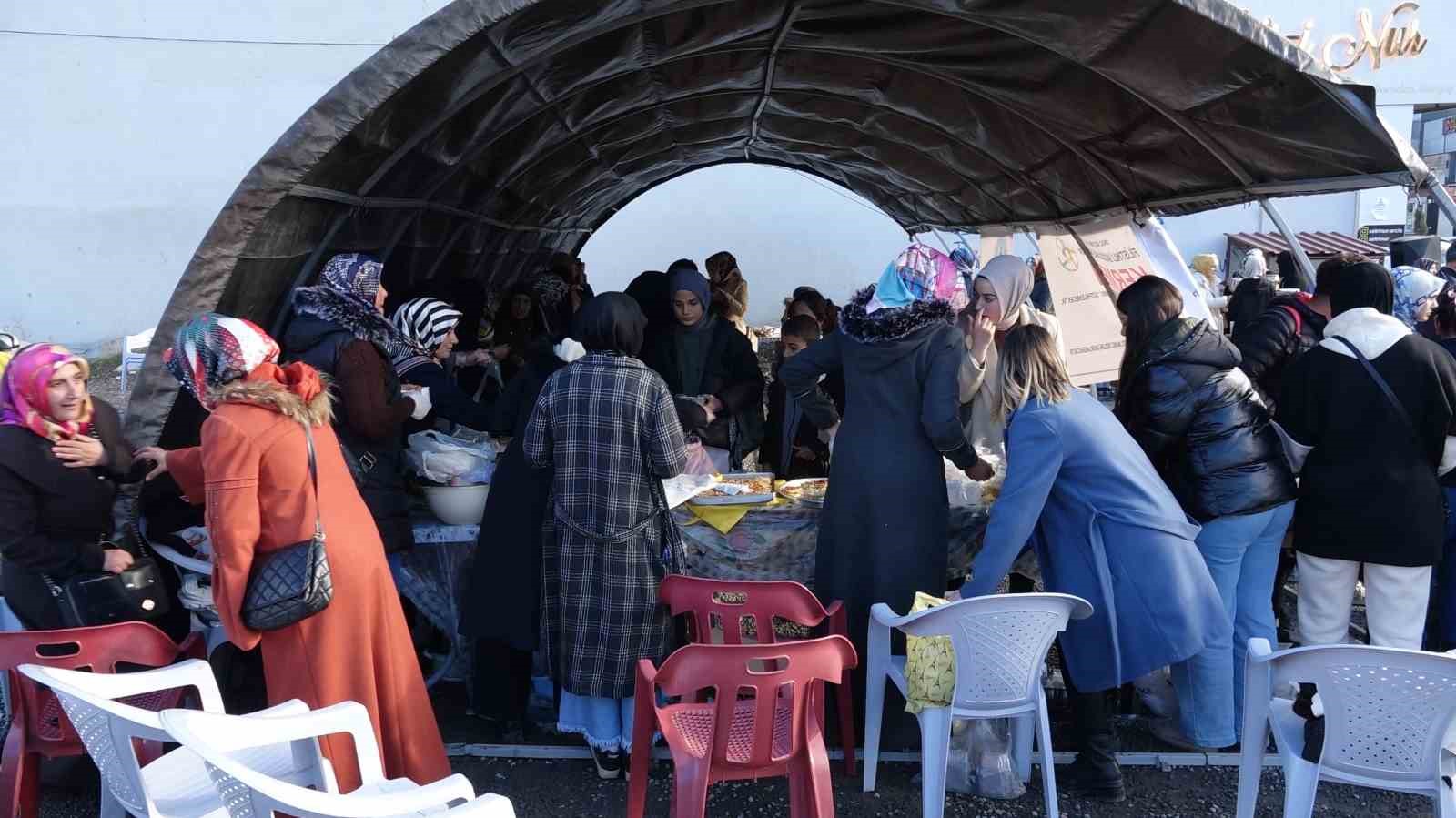 Erciş’te Filistin’e yardım kampanyası düzenlendi