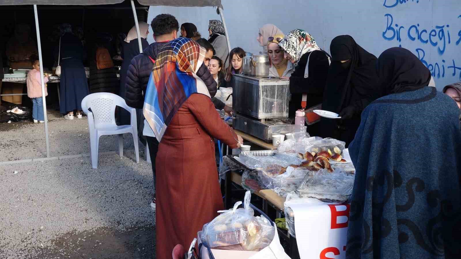 Erciş’te Filistin’e yardım kampanyası düzenlendi