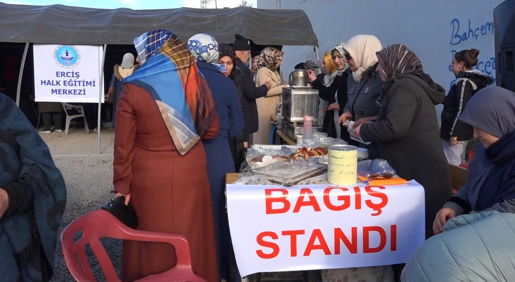 Erciş’te Filistin’e yardım kampanyası düzenlendi