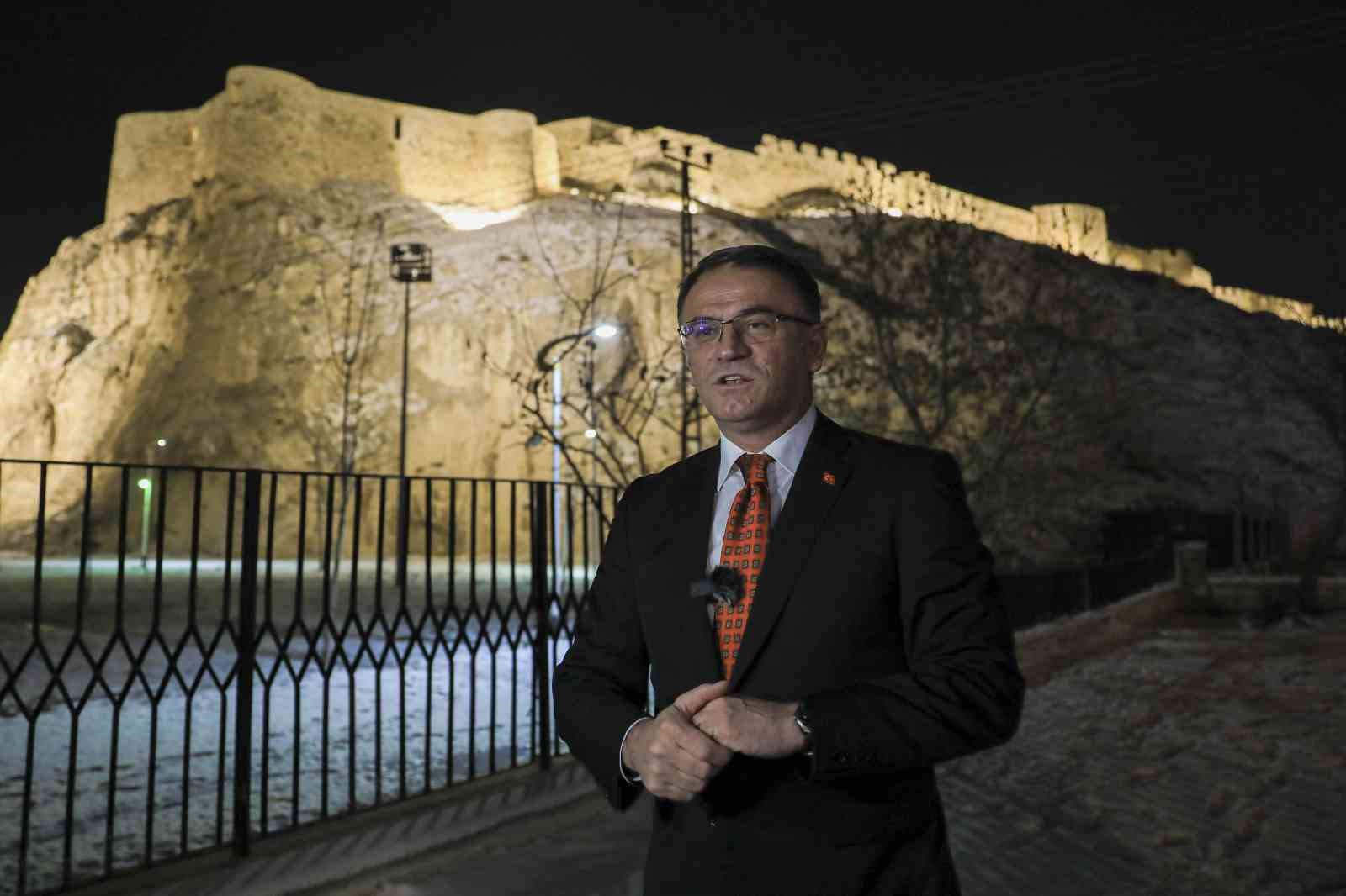 Van Kalesi yeni haliyle ışıl ışıl oldu